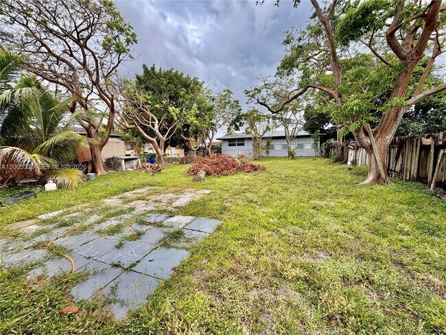 Building Photo - 2212 Grant St