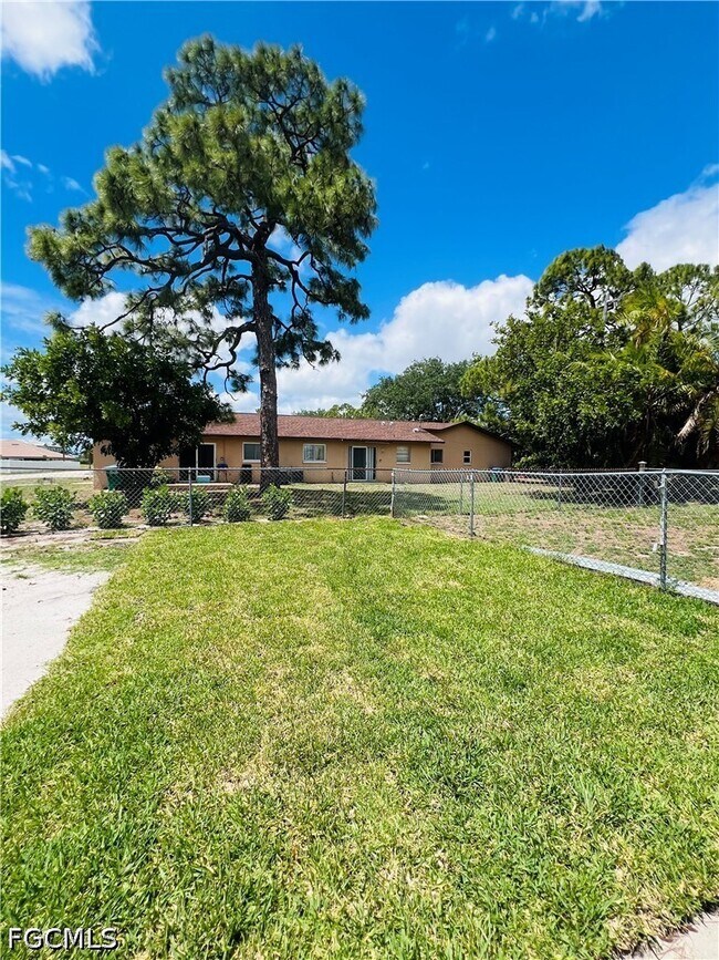 Building Photo - 1406 SE 2nd Pl