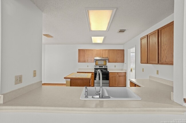 Building Photo - 10138 Sandbrook Hill