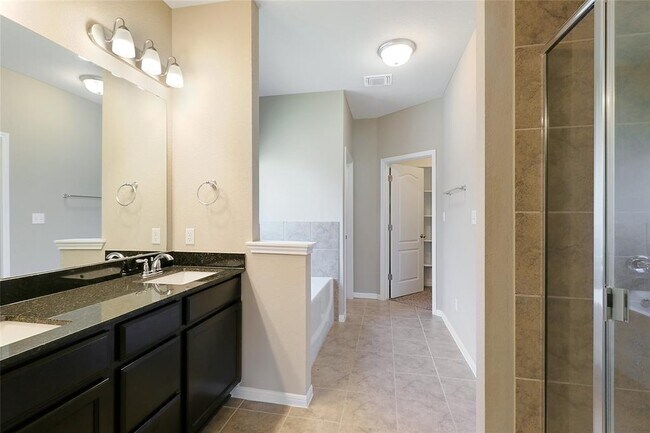 Building Photo - 205 Scenic Hills Cir