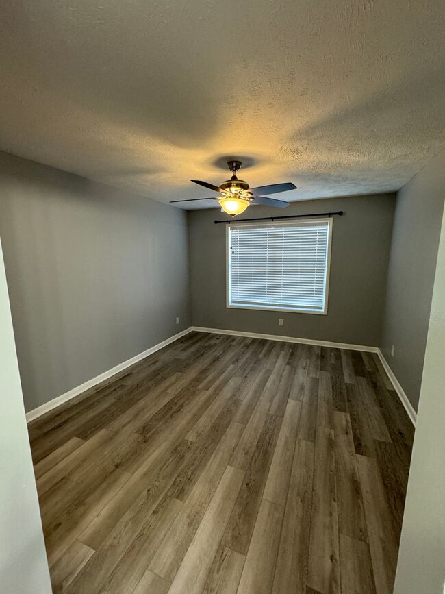 Building Photo - Updated Condo close to Fort Liberty