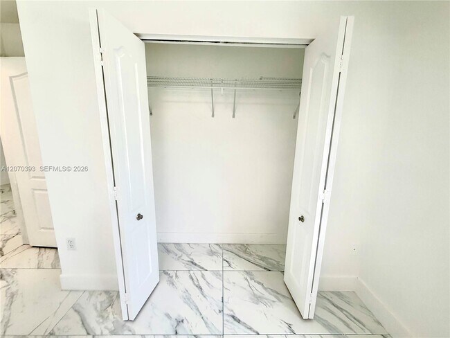 Building Photo - 1270 W 42nd St