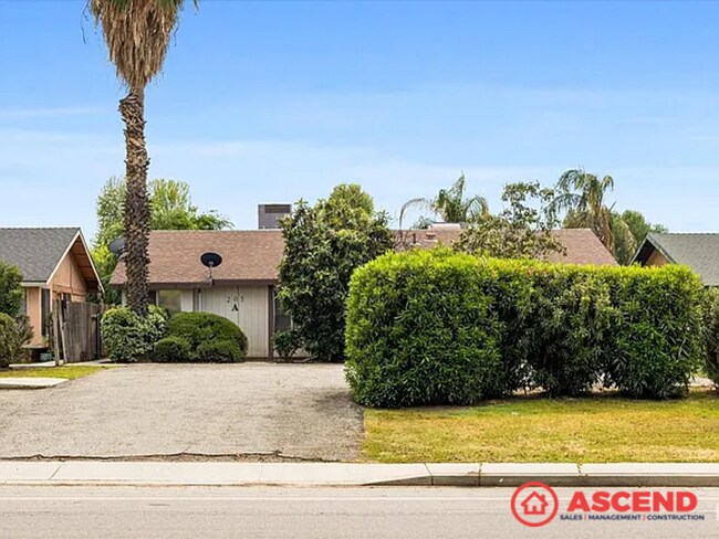 Primary Photo - 205 Universe Ave