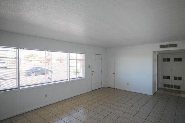 Building Photo - 209 San Saba Rd