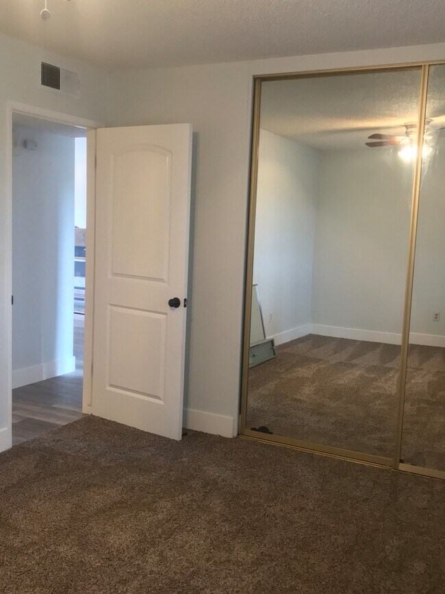 Building Photo - Super cute  2 bedroom 1 bath condo