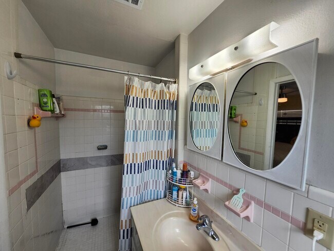 Building Photo - 2521 Tomoka Ave