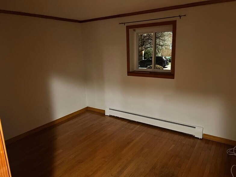 Building Photo - 20 Bryon Rd