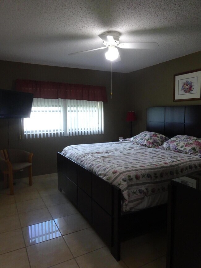 Building Photo - 2723 Emory Dr W