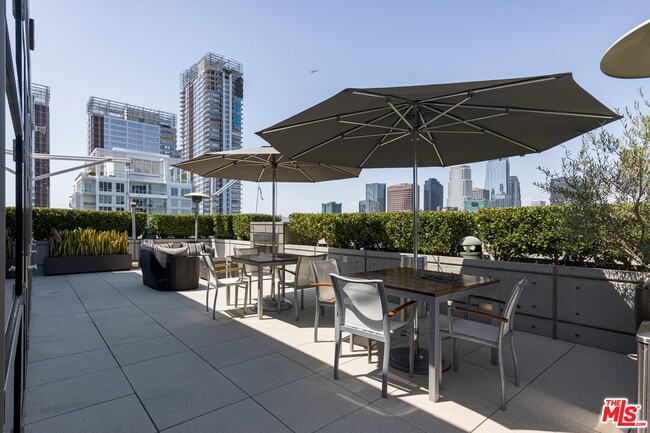 Building Photo - 1155 S Grand Ave