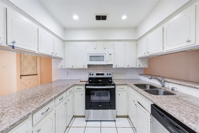Building Photo - 5711 Weeping Willow Rd