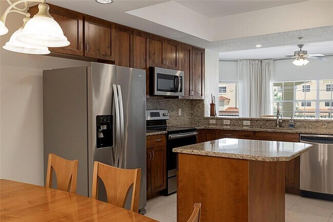 Building Photo - 14041 Bellagio Way