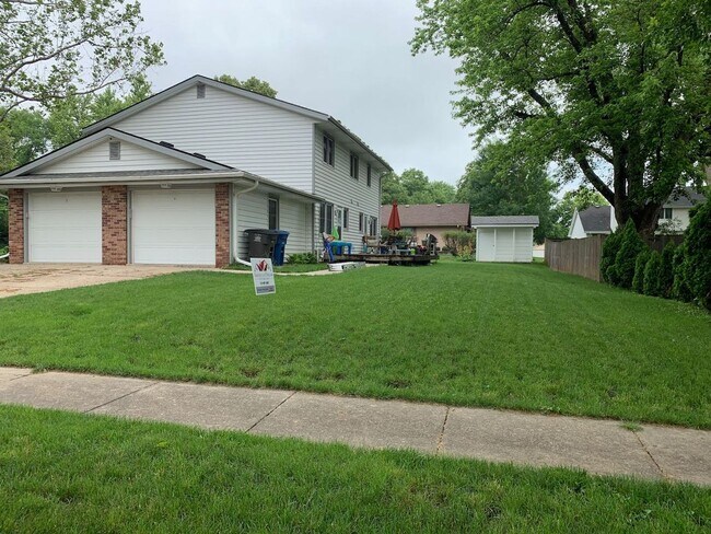 Building Photo - Updated 2BR/1.5BA with garage, lawn care included