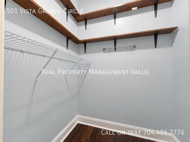 Building Photo - 501 Vista Grande Cir