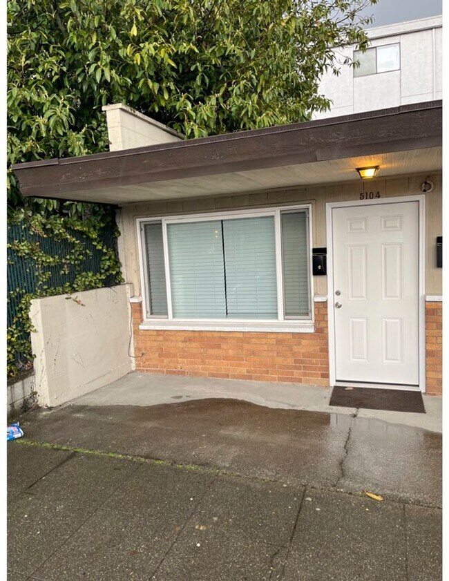 Building Photo - Fully Updated 1 Bed/1 Bath! Great Ballard ...