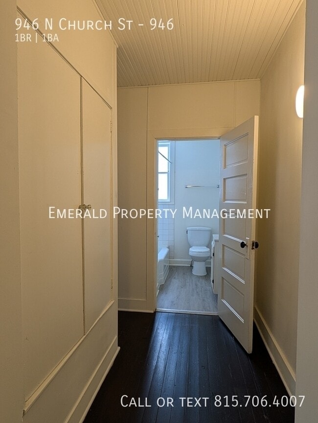 Building Photo - 946 N Church St