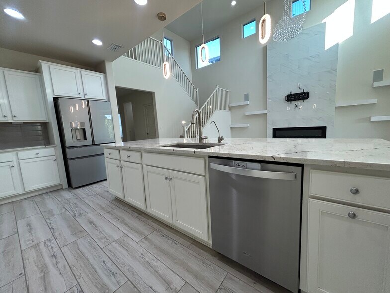 Building Photo - 8909 W Missouri Ave