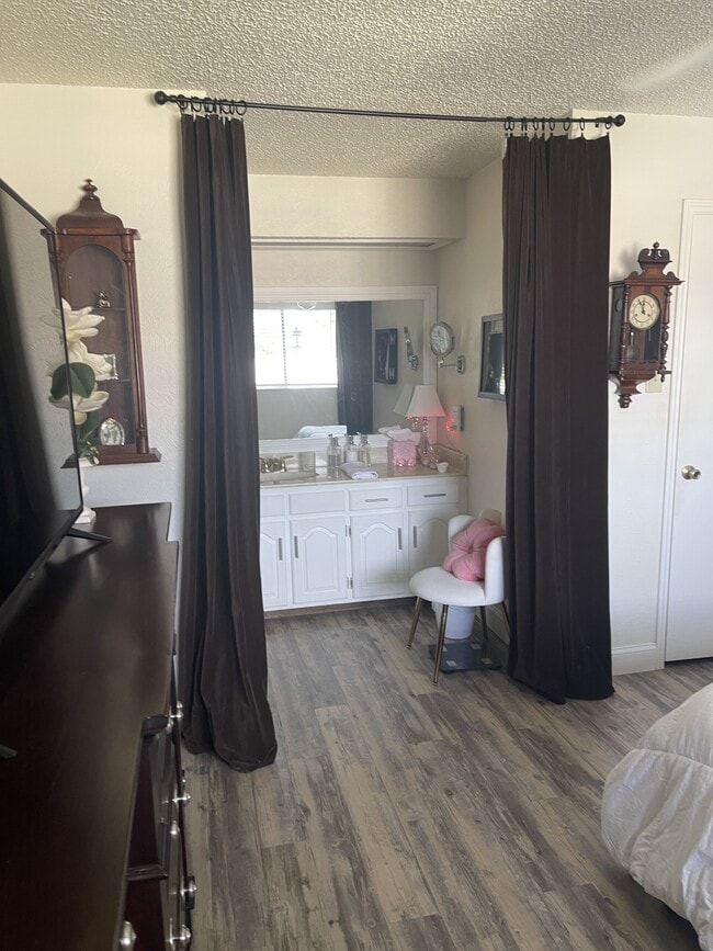 Building Photo - 2516 Oak Hill Dr