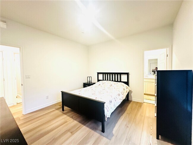 Building Photo - 600 Carriage Hill Dr