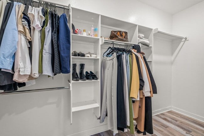 Building Photo - Stunning Sherwood Home in Quiet Cul-de-Sac | Modern Upgrades & Spacious Layout