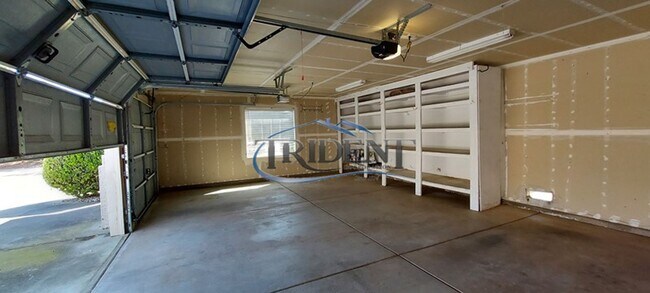 Building Photo - 4 bedroom, 2 bath house with open floor plan