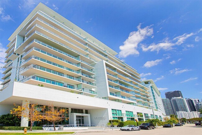 Building Photo - 1600 SW 1st Ave