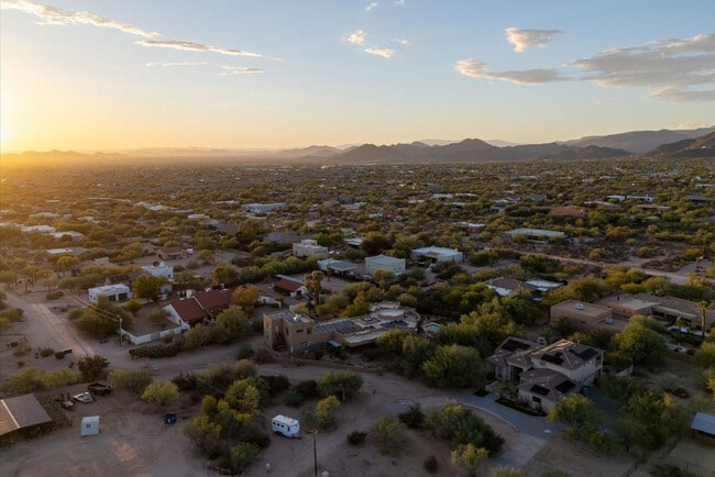 Building Photo - 6708 E Calle de Las Estrellas Rd