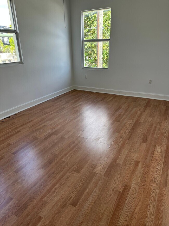 Building Photo - 932 N Federal Hwy