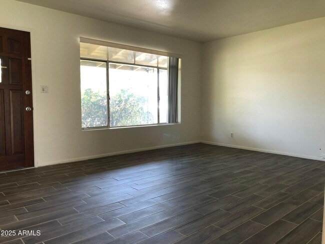 Building Photo - 718 E Granada Dr