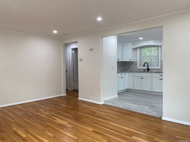 Building Photo - 46 Roosevelt Ave