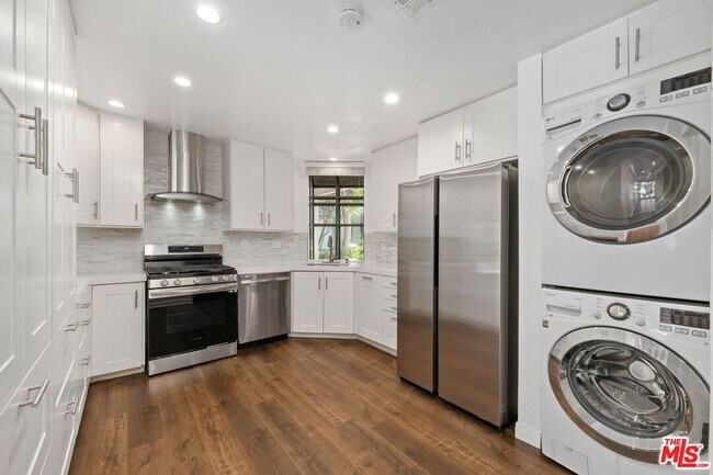 Primary Photo - 2031 S Bentley Ave