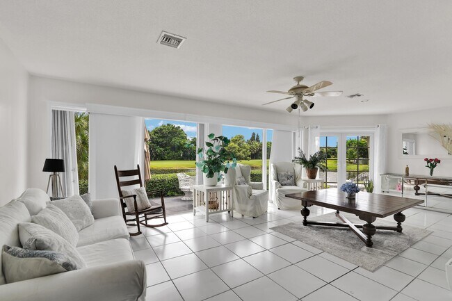 Building Photo - 450 French Royale Cir