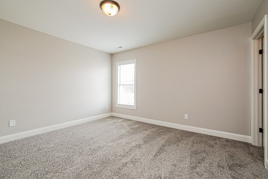 Building Photo - 45 Oakton Dr