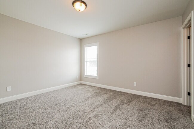 Building Photo - 45 Oakton Dr