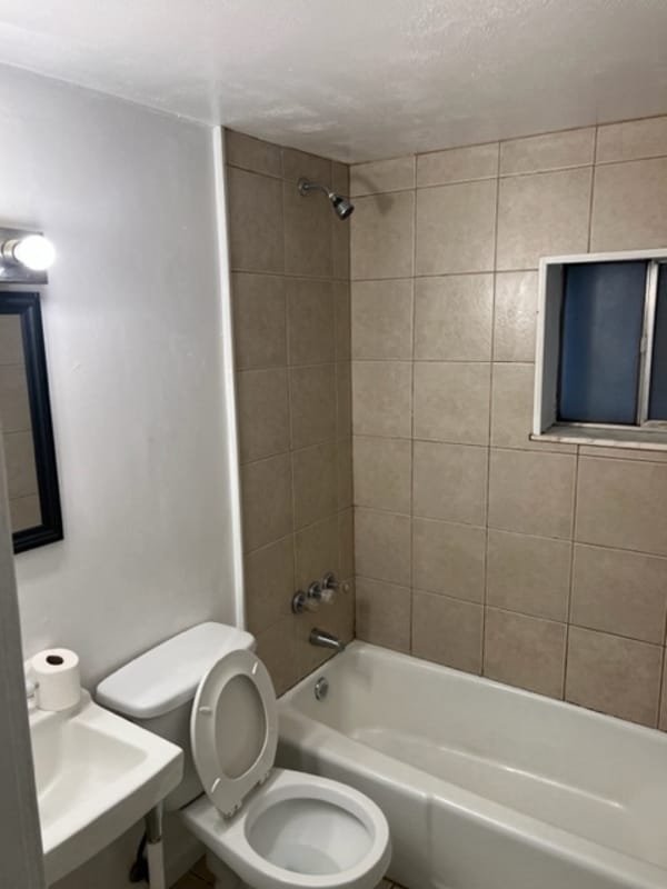 Building Photo - 225 Suncrest St