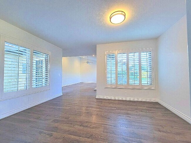 Building Photo - 28506 Barbosa