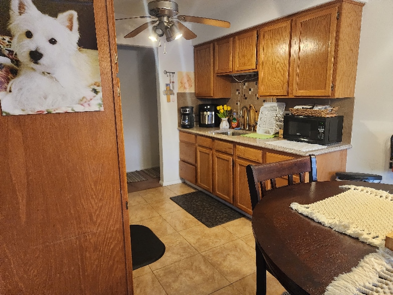 Building Photo - 401 US-22