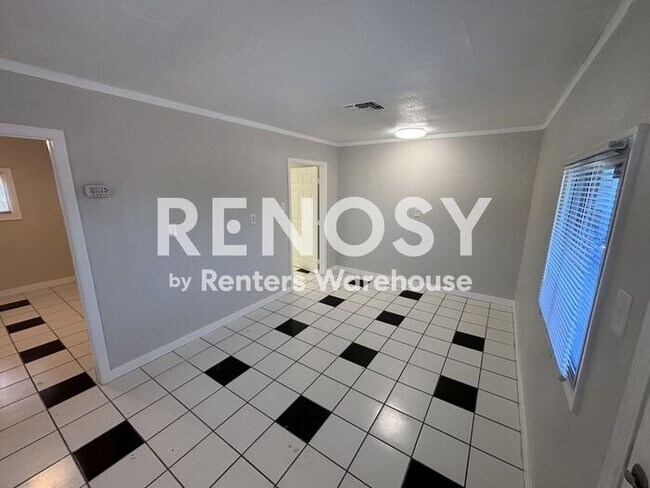 Building Photo - Modern, Solar Energy, 2-Bedroom detached Casita!