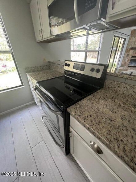 Building Photo - 3811 English Colony Dr N