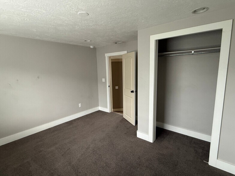 Building Photo - 597 E 1590 S