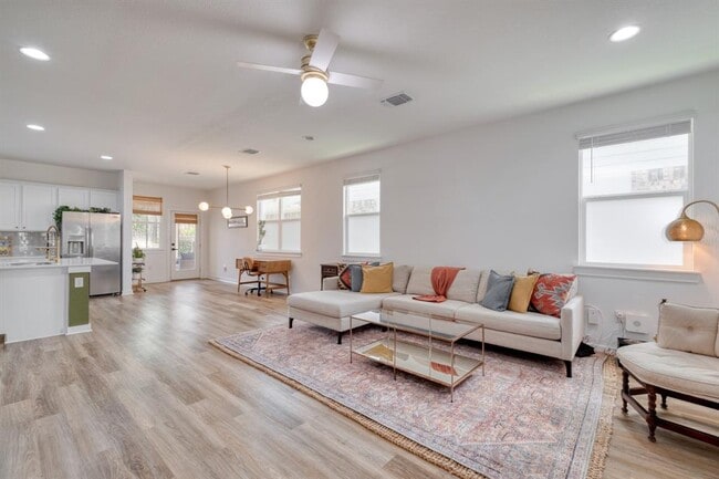 Building Photo - 10003 Baden Ln