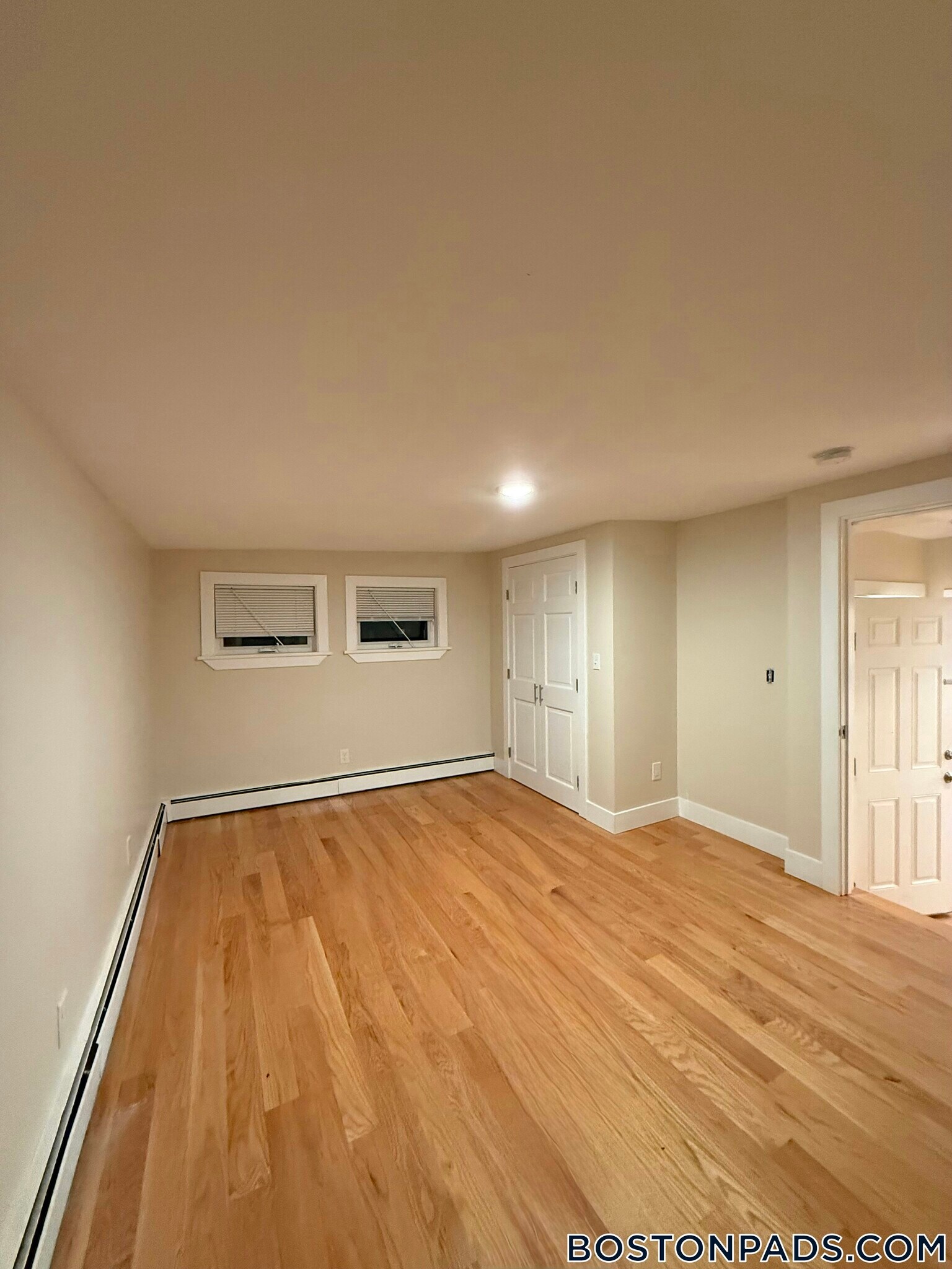 Building Photo - 2 Buckingham St