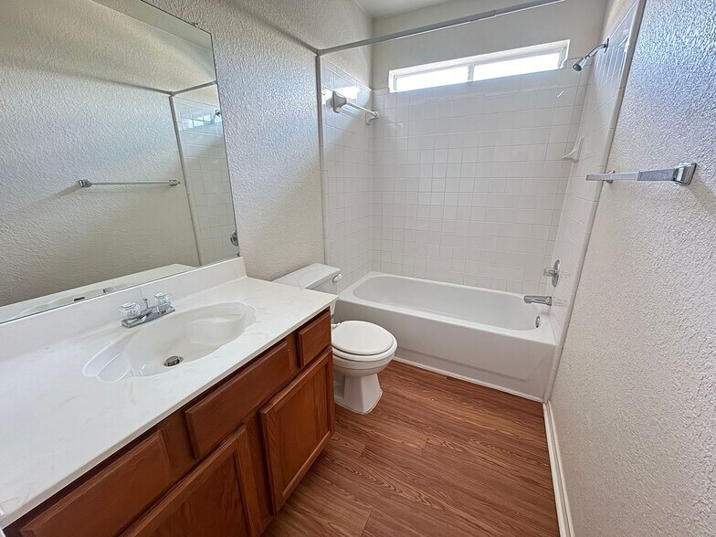 Building Photo - 2808 Cantabrian Dr