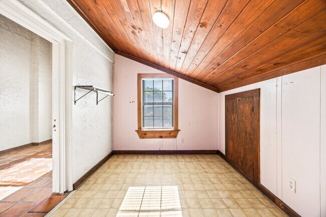 Building Photo - Charming 2-bedroom, 1-bath home $500 OFF R...