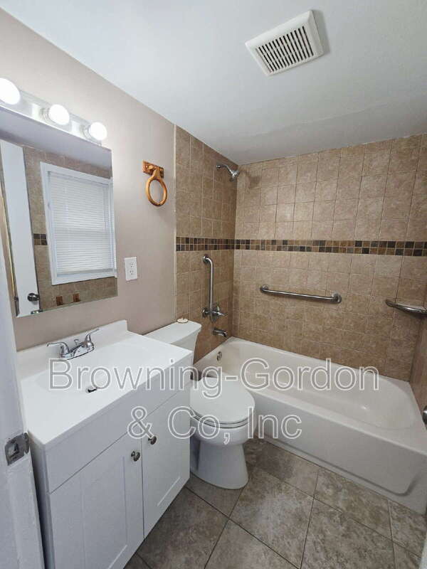 Building Photo - 1705 11th Ave N