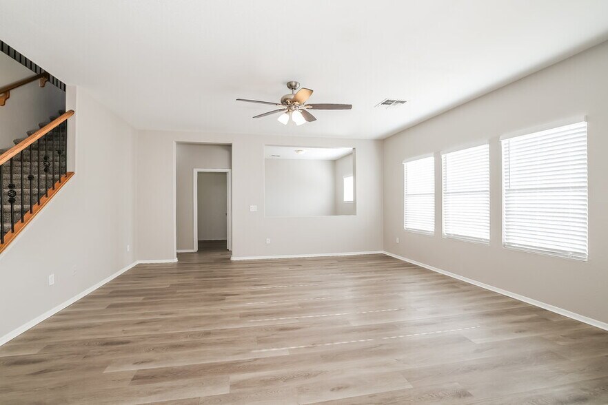 Building Photo - 2413 W Chipman Rd