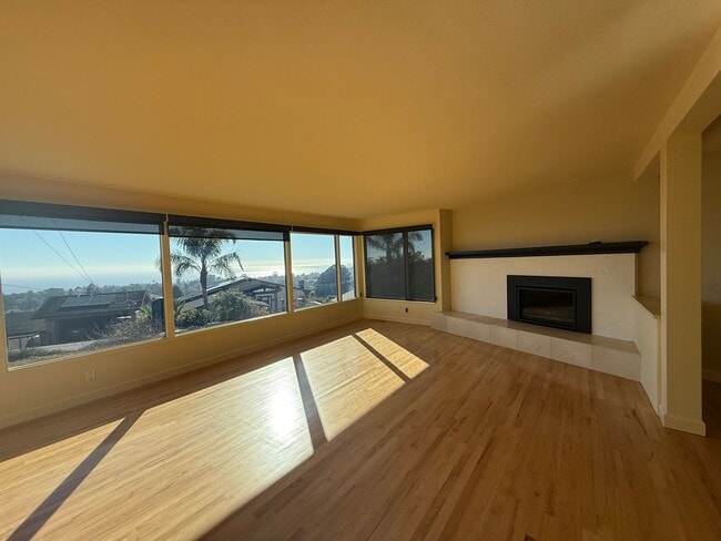 Building Photo - Panoramic Ocean View Home in Aptos!