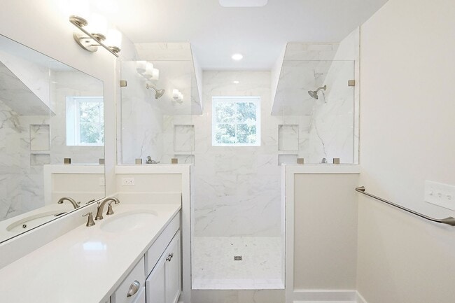 Building Photo - Dog-Friendly Townhome in Desirable Belvedere Community