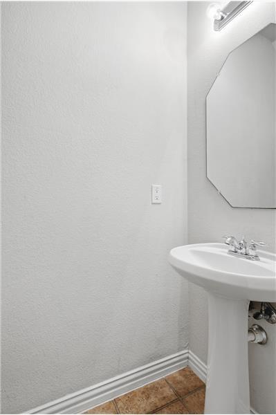 Building Photo - 8808 Paradise Dr