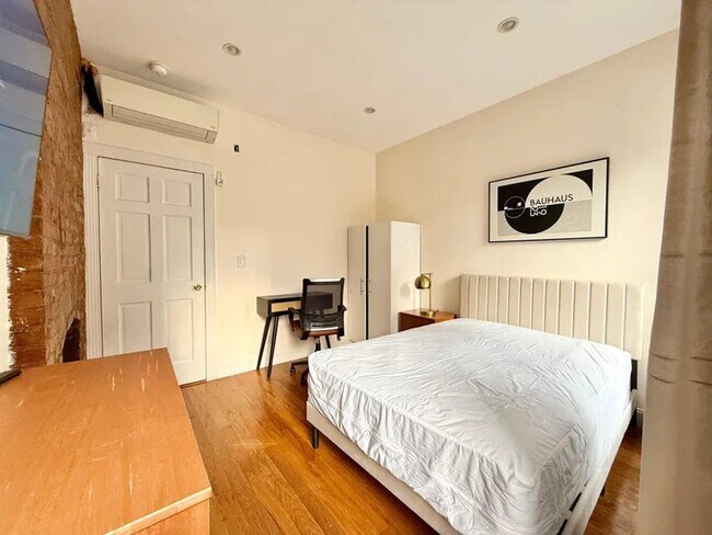 Primary Photo - Nice room in a good neighborhood