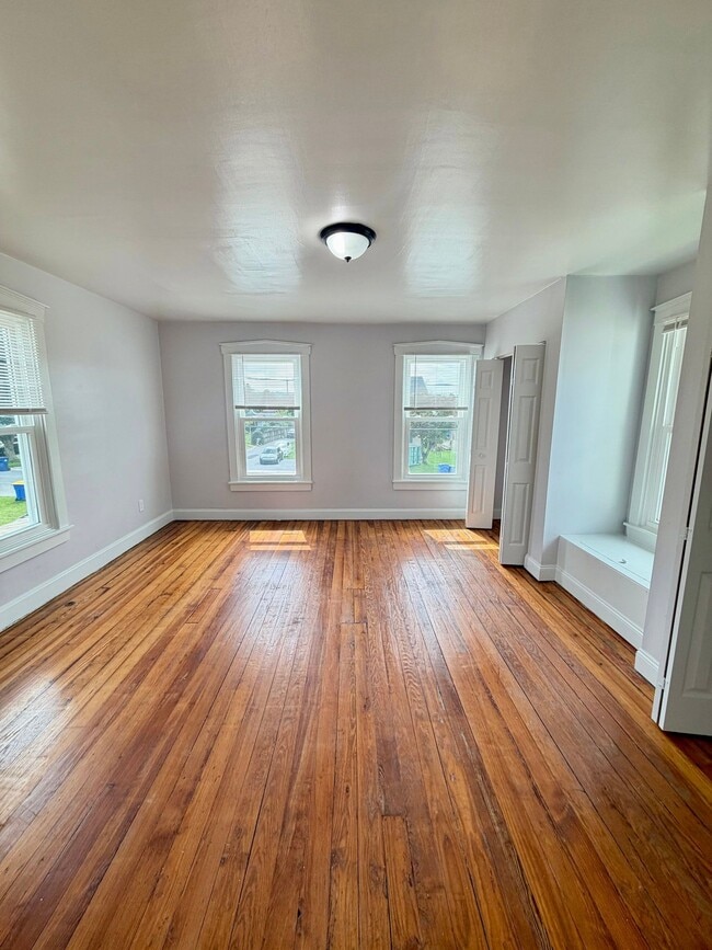 Building Photo - 37 N Kinzer Rd